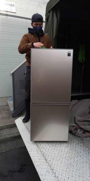 世田谷区】SHARP2ドア冷蔵庫SJ-GD14D-C 2018年製を 無料引取 ｜出張買取MAX