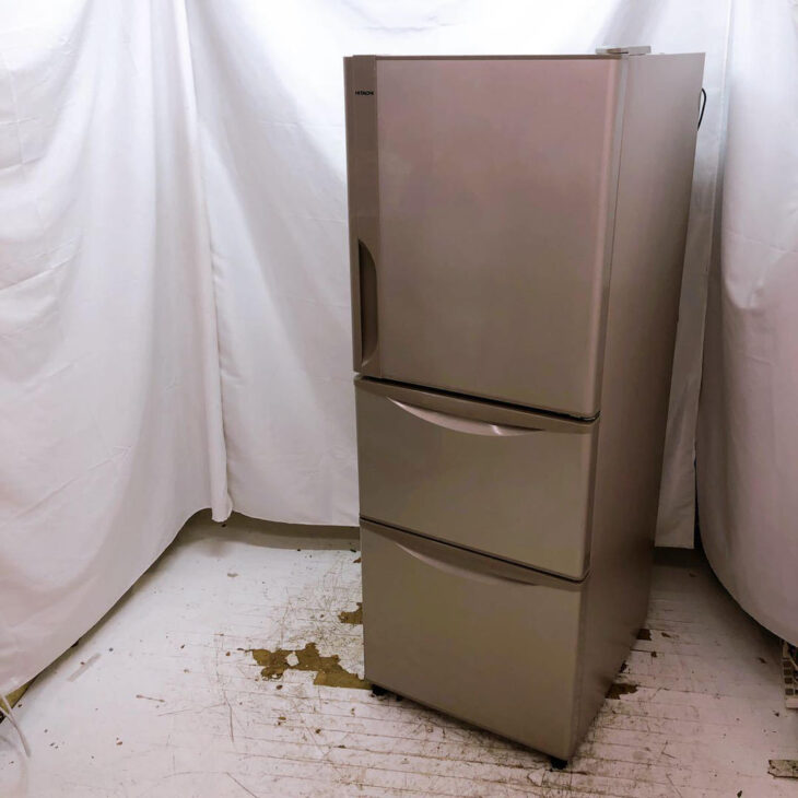 HITACHI 3ドア 冷蔵庫  2022年製たいへん綺麗です