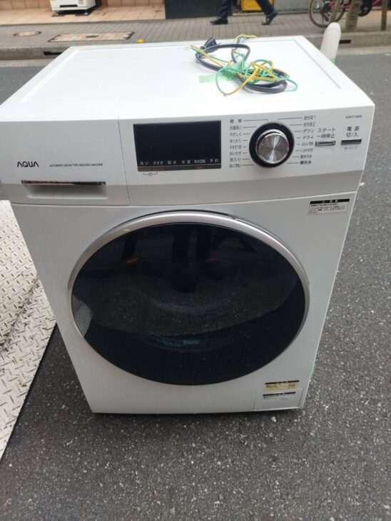 アクア製ドラム式電気洗濯機 AQW-FV800Eとマクスゼン製冷蔵庫