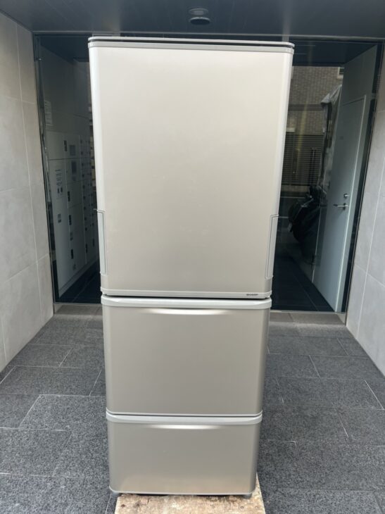 3ドア冷蔵庫（シャープ SJ-W352C-N 2017年）を小平市にて出張査定しま 