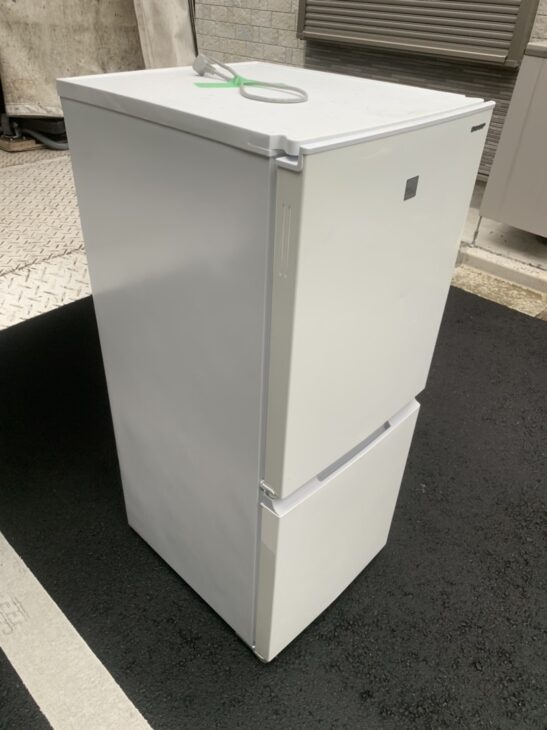 単身者向けサイズの2ドア冷蔵庫（シャープ SJ-15E8-KW）荒川区町屋で無料で引取 ｜出張買取MAX