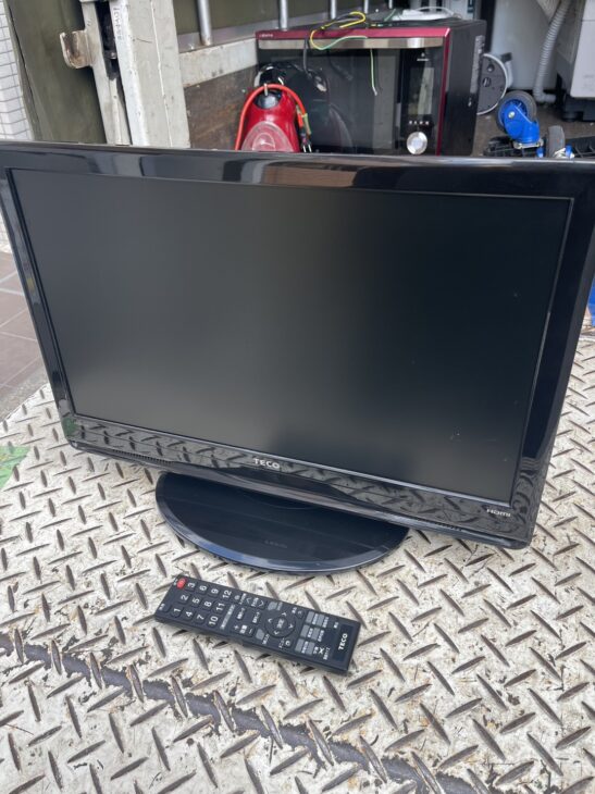 無料で引き取り】TECO 液晶テレビ TA2202JS 2012年製 出張で豊島区へ！ ｜出張買取MAX