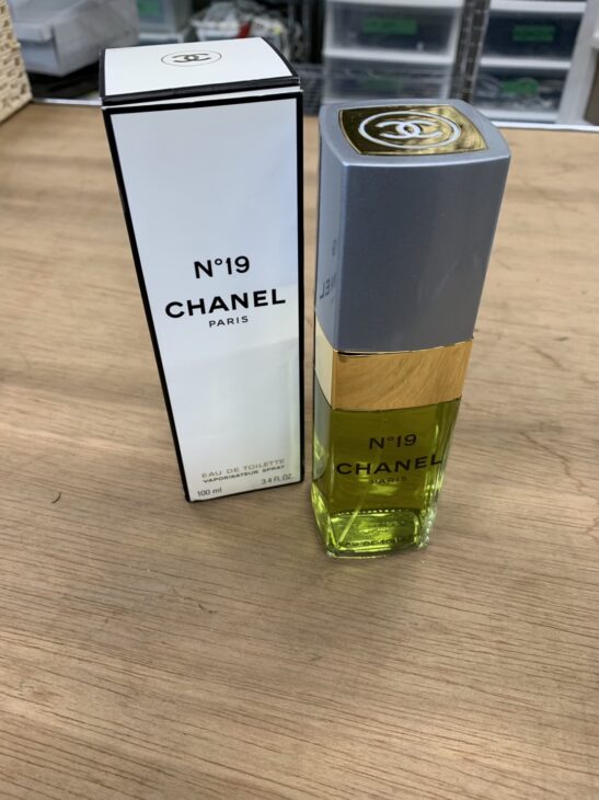 CHANEL（シャネル）オードトワレ N°19 ナンバーナインティーン スプレー 100ml